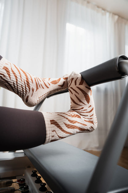 Pilates Gripsocken aus Baumwolle - Tiger Brown Beige