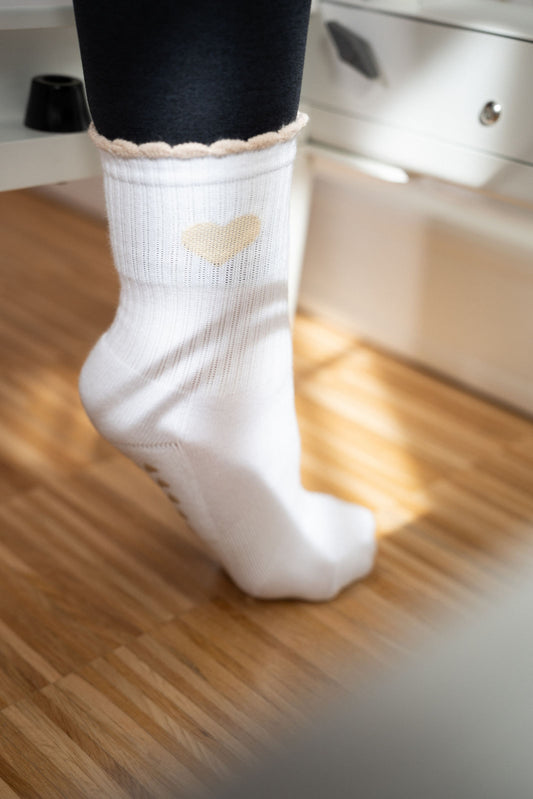 Pilates Gripsocken aus Baumwolle - Ruffle Heart Beige