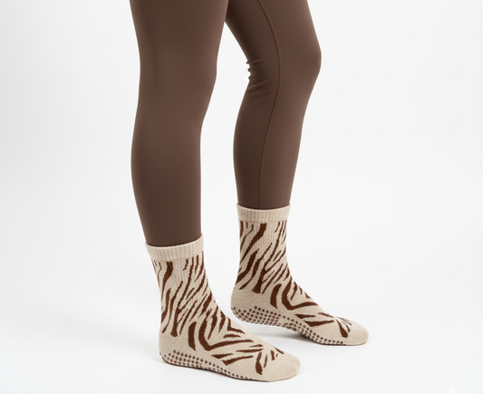 gripsocken_gripsocks_braun_brown_beige_silikongrip_socken_studiopranique