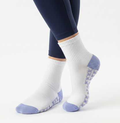 gripsocken_gripsocks_pilates_lavender_white_pilates_yoga_lagree_reformer_barre_weiss_weiß_lavendel_lila_socken_studiopranique