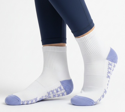 gripsocken_gripsocks_pilates_lavender_white_pilates_yoga_lagree_reformer_barre_weiss_weiß_lavendel_lila_socken_studiopranique